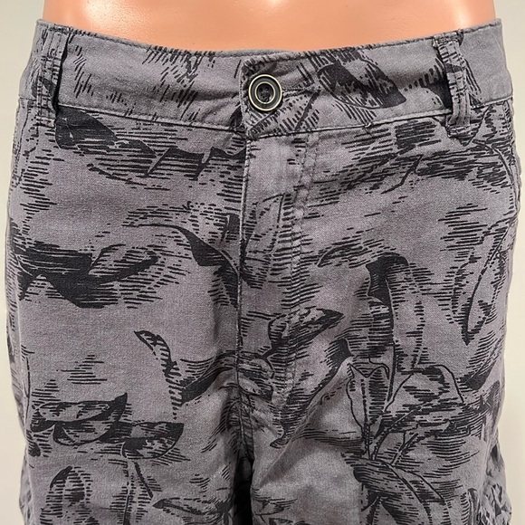 Paradise Collection Men's Black and Gray Tropical Print Cargo Shorts Size 36 - Picture 2 of 13